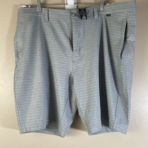 Travis Matthew Golf Shorts Men's Size 40 Stretch Gray Striped